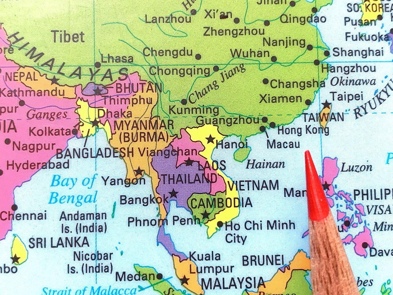 2025年 ASEAN市場動向分析:越境ビジネスの機会と展望